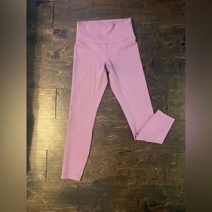 size 6 lululemon “wunder under” leggings in wisteria purple